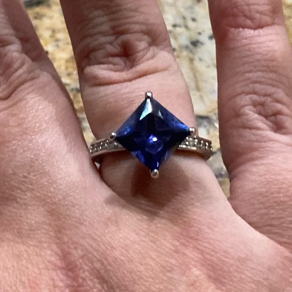 Ring - Picture 4 of 15